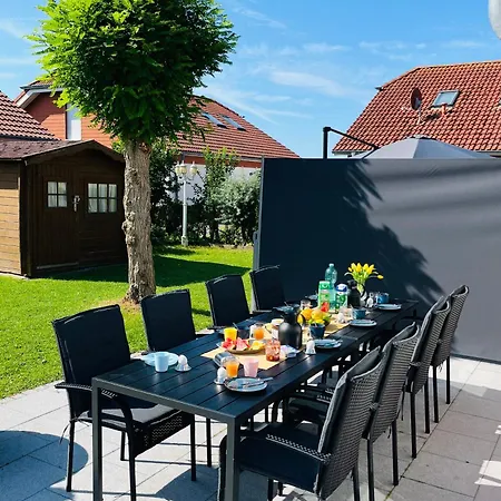 Luettje Deichvilla Backbord Holiday home *