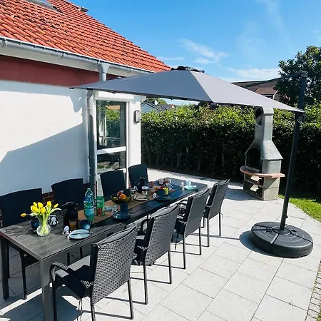 Luettje Deichvilla Backbord Holiday home *