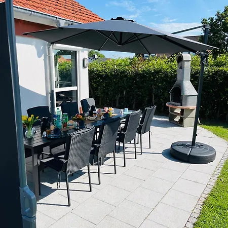 Luettje Deichvilla Backbord Holiday home *