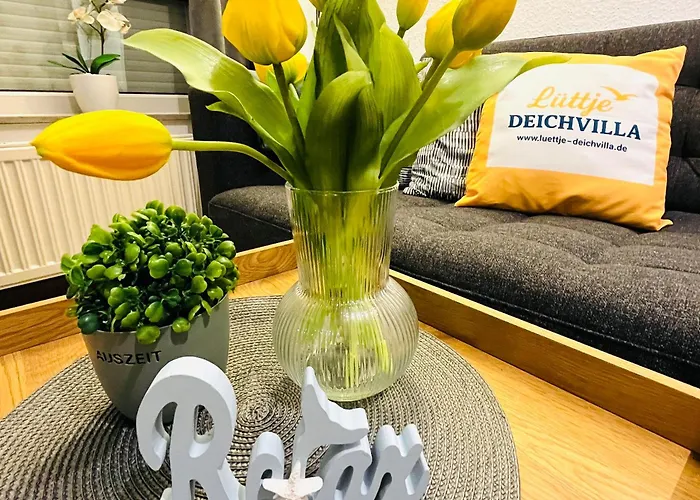 Holiday home Luettje Deichvilla Backbord Dorumer Neufeld